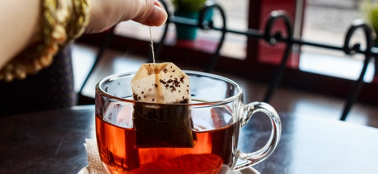 Kupujesz herbatę w torebkach? Dietetyczka ostrzega. "Lepiej przestań"