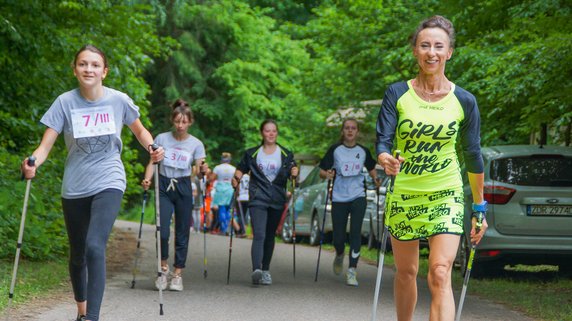 Po nauce zdalnej przyszedł czas na I Mistrzostwa Powiatu Drawskiego w Nordic Walking dla uczniów