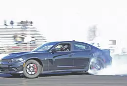 717 KM robi dym! Dodge Charger SRT Hellcat