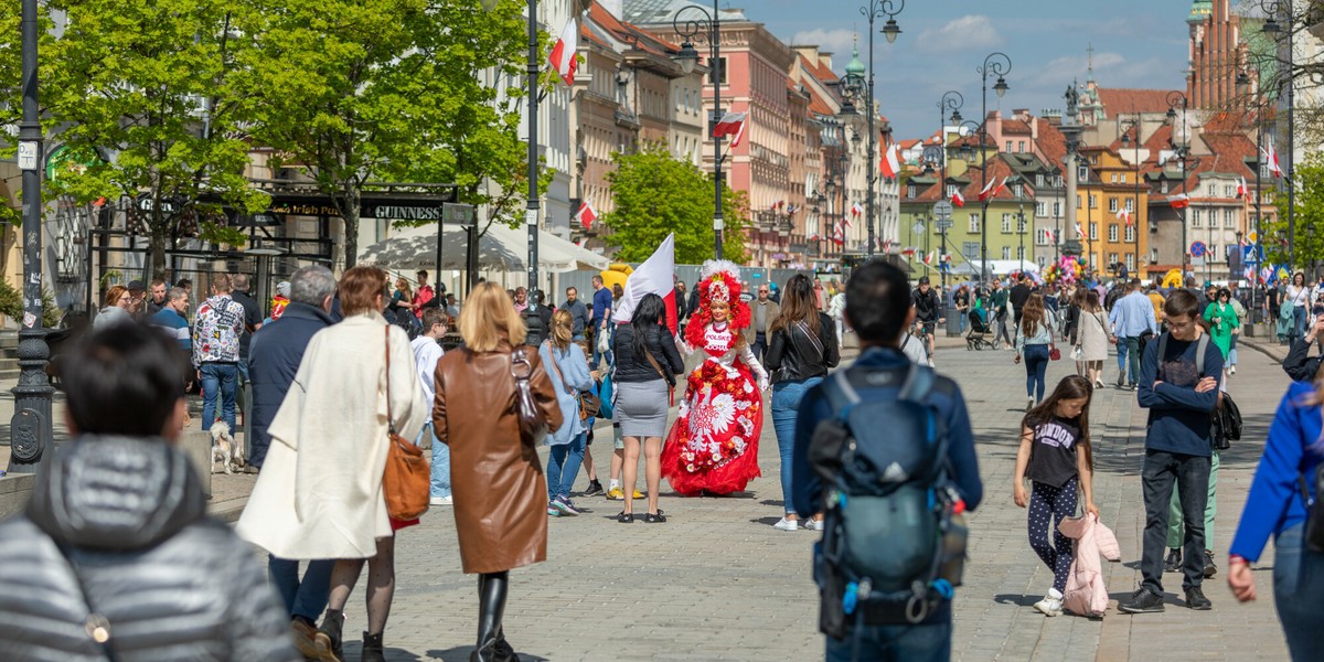 Polacy nie są nauczeni oszczędzania albo po prostu nie mają z czego odłożyć. Przynajmniej część z nich.