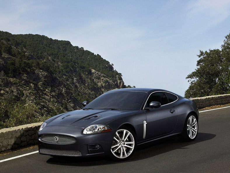 Nowy Jaguar XKR: wściekły kotek