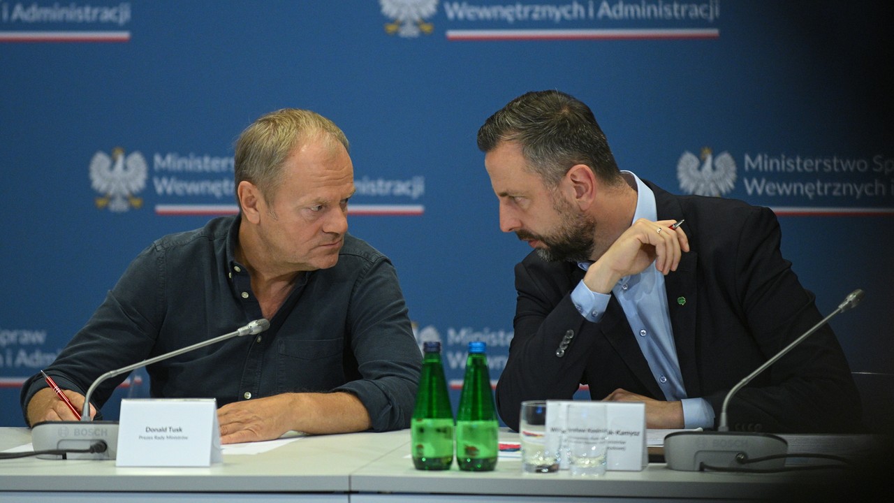 Rekonstrukcja rządu zaczyna przypominać farsę. 