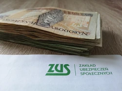 Kiedy przejść na emeryturę w 2025 roku, by nie stracić? Oto najlepszy moment