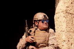 Kazik śpiewa na nowo "Zabiłem kolegę na poligonie". Piosenka nagrana ze Zdunek Ensamble - zobacz TELEDYSK