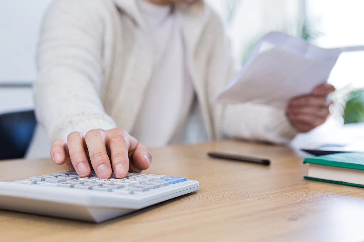 Dodatek stażowy 2025 - jak obliczyć? Czy dodatek stażowy jest opodatkowany?