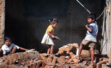 INDIA-ASIA-QUAKE-TSUNAMI-RUBBLE-CHILDREN