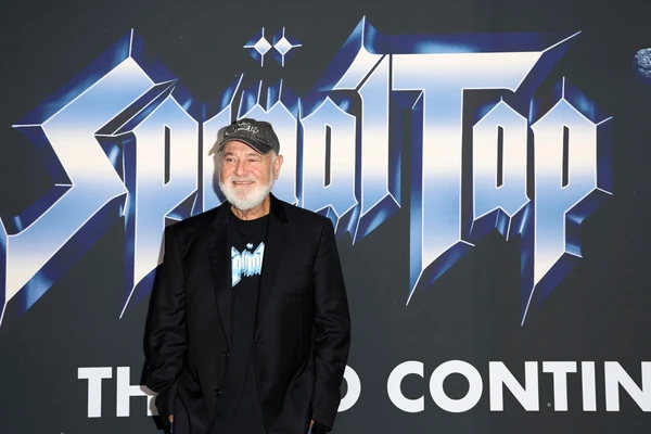 Slavni glumac poslednji put prošetao CRVENIM TEPIHOM ruku pod ruku sa svojim UBICOM: Niko nije mogao ni da nasluti TRAGEDIJU koja je došla samo 3 MESECA kasnije