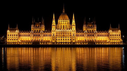 Egy órára sötétségbe borul Budapest