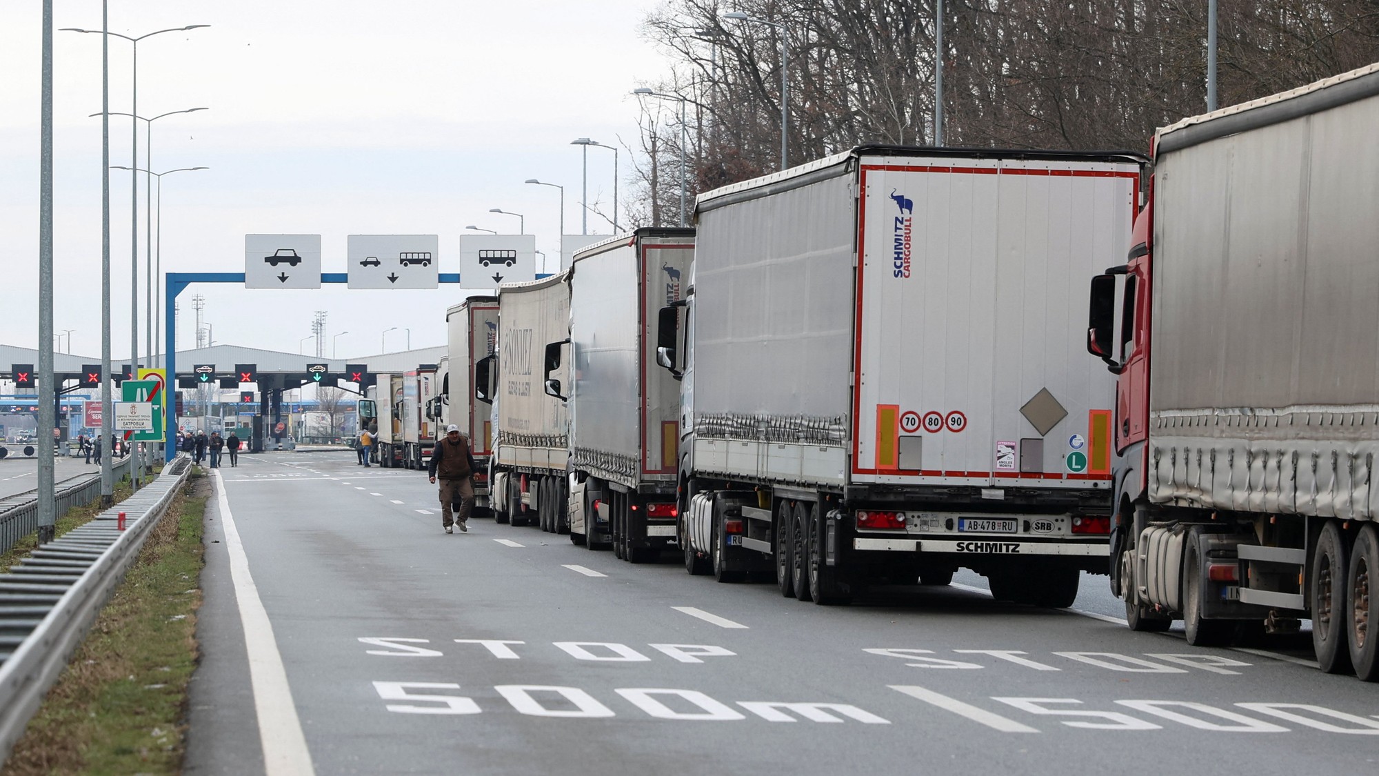 Vodiči kamiónov a zástupcovia odborov v doprave protestujú na hraničných priechodoch medzi Srbskom a Chorvátskom
