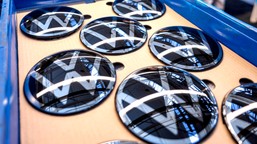 zjazd volkswagena. zysk niemieckiego koncernu spadł niemal o połowę