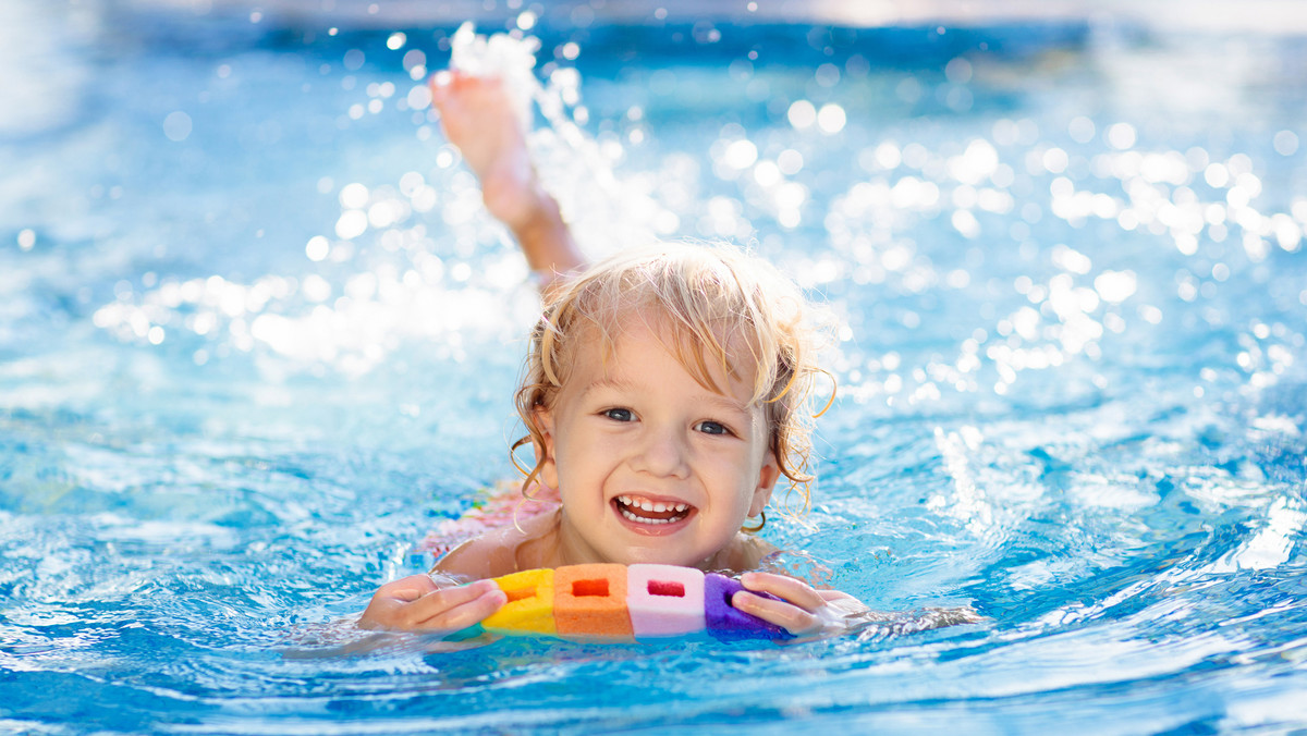 Nauka pływania dla dzieci: od czego zacząć? Jakie są style pływania?