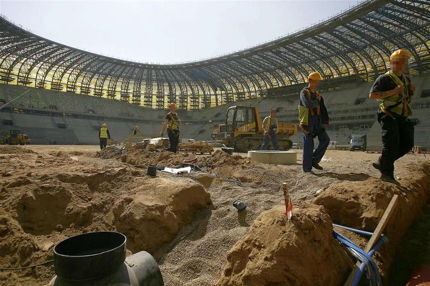 Otworzą stadion bez kibiców!