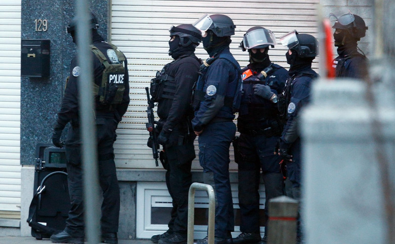 Akcja policji przeciwko terrorystom w Brukseli. Nie żyje jeden podejrzany