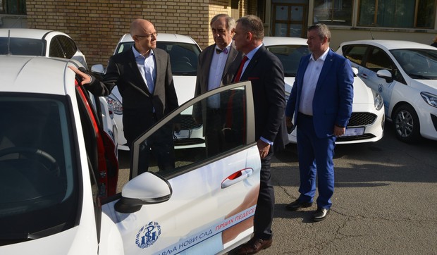 Uručenje aparata i automobila Domu zdravlja