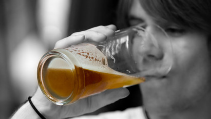 Egyáltalán nem lenne szabad alkoholt inniuk a fiataloknak egy új kutatás szerint 