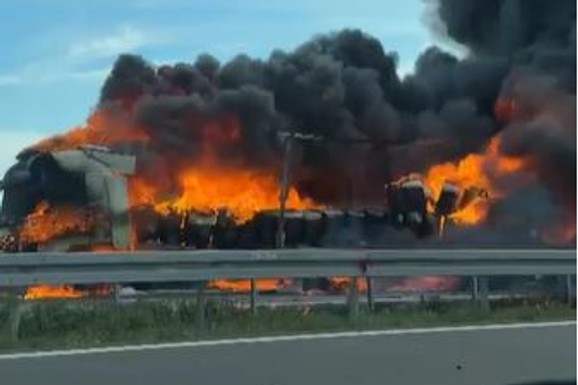 ŠOKANTNI SNIMCI IZ ŠIMANOVACA Vatra guta kamione: Progovoril
