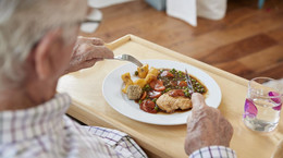 Niedożywienie osób starszych. O czym należy pamiętać tworząc dietę seniora?