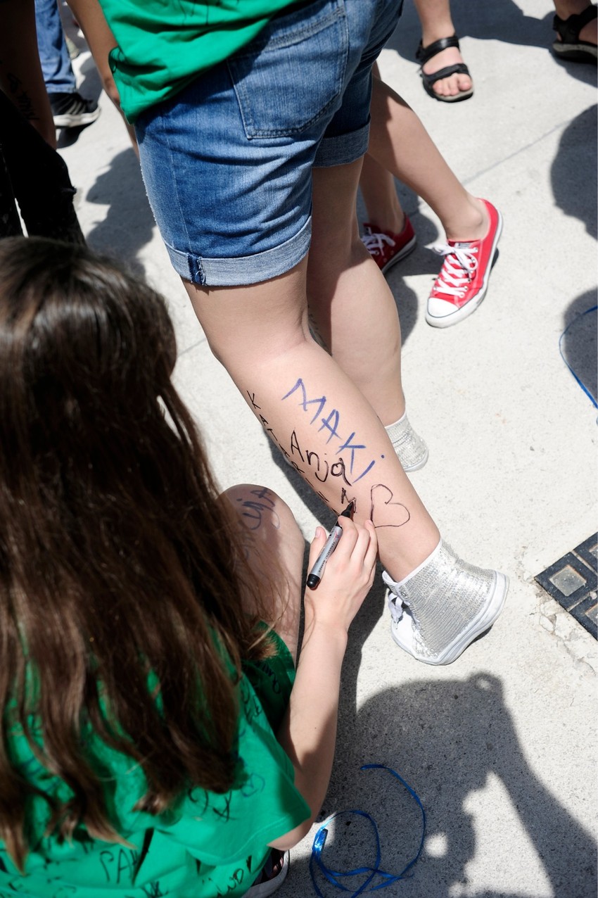 Iscratni od glave do pete, raduju se raspustu i maturskoj večeri