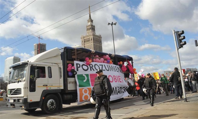 Manifa atakuje Tuska i Kościół. DUŻO ZDJĘĆ!