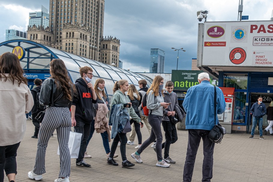 Polityka obecnego rządu nie sprzyja zabezpieczeniu Polaków na przyszłość. Według ekspertów emerytury kobiet w 2060 r. wyniosą około 20 proc. ich pensji