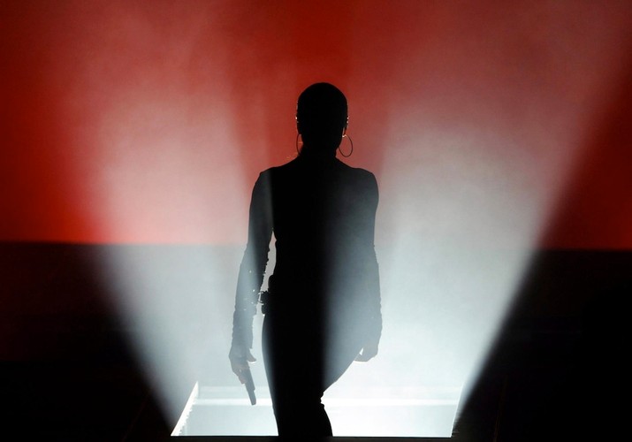 Sade podczas koncertu w Wiedniu