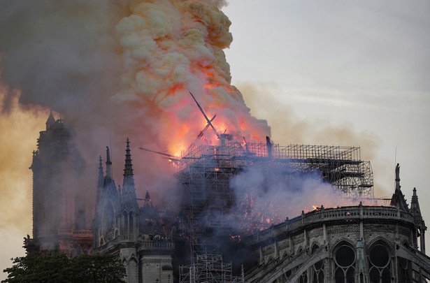 Przed pożarem w Notre Dame ostrzegano już 3 lata temu. Francuskie władze utajniły raport