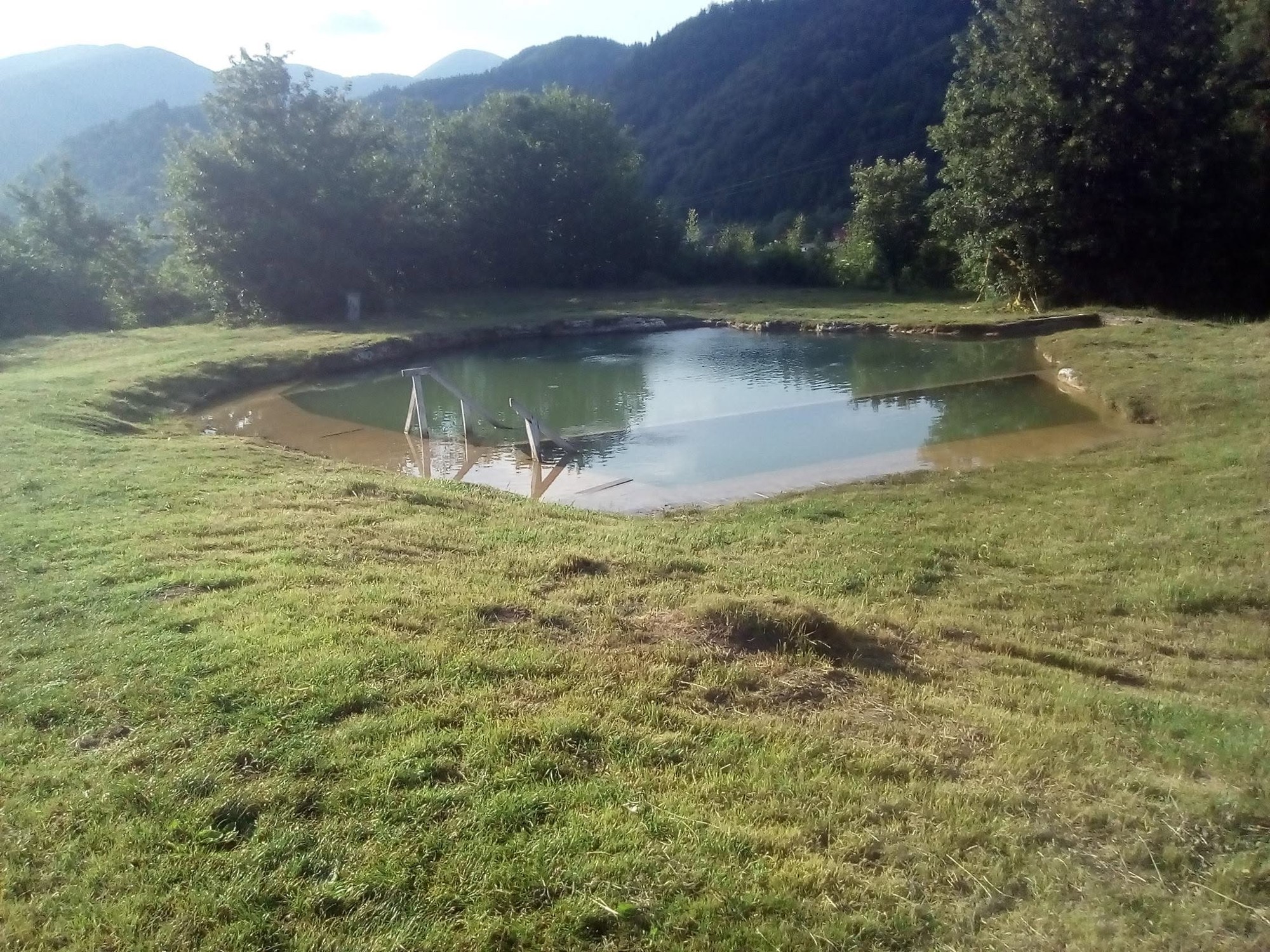 Jazierko je veľkým lákadlom pre turistov.