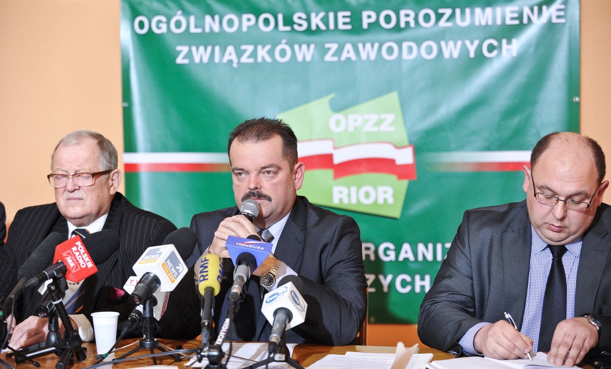 Szef Organizacji Rolniczych Sławomir Izdebski podczas konferencji prasowej