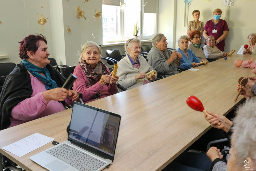 Leczenie muzyką seniorów w zakładzie pszczyńskiego szpitala - 10.2022 - autor: powiat