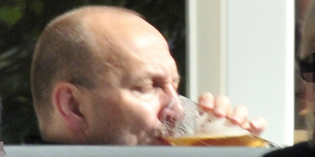 Marcinkiewicz topi smutki w piwie
