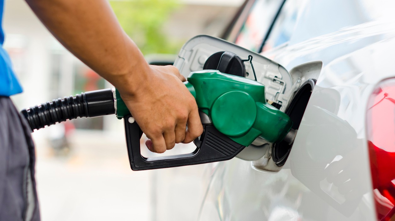 Tankovanie so zľavou sa končí: Pumpy škrtajú zľavy v aplikáciách aj inde