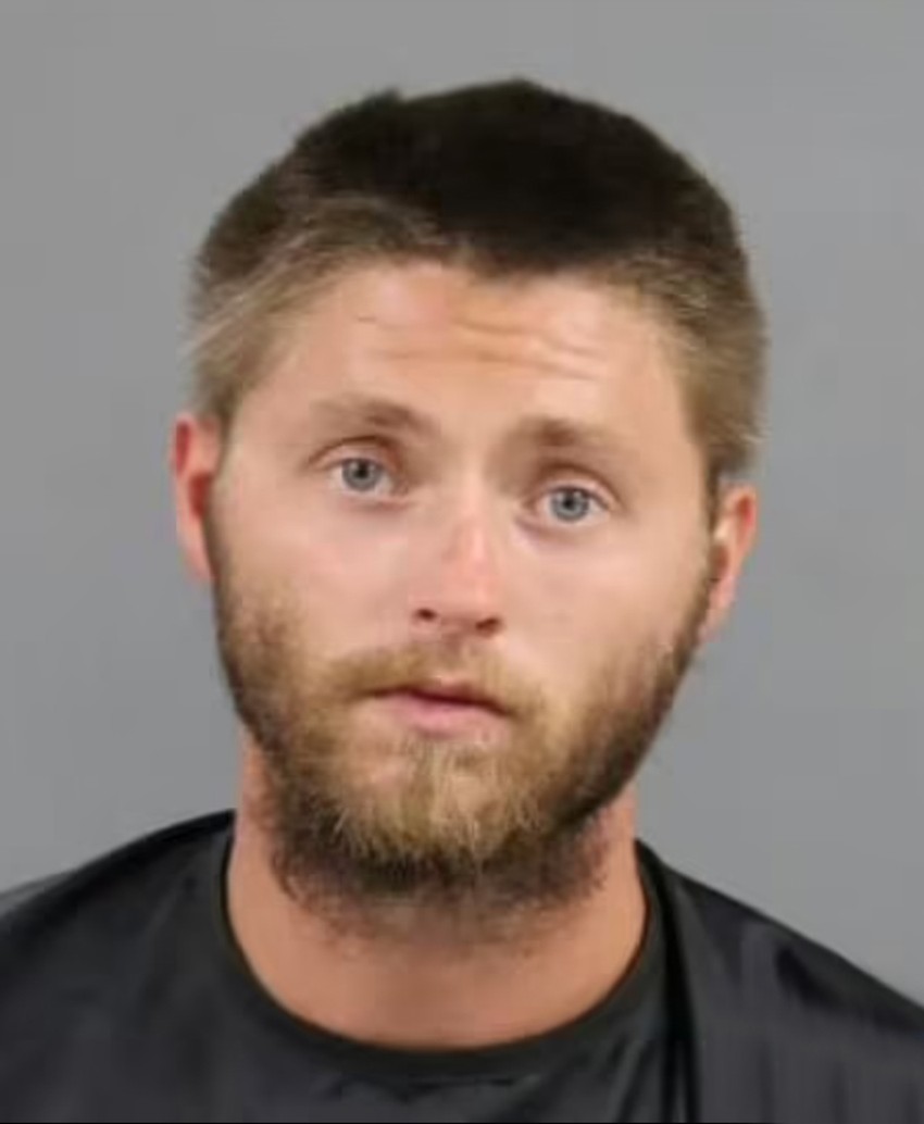 Otac izujedanih beba