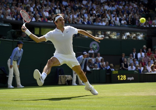 Wimbledon: Federer w półfinale mimo przegrania dwóch pierwszych setów