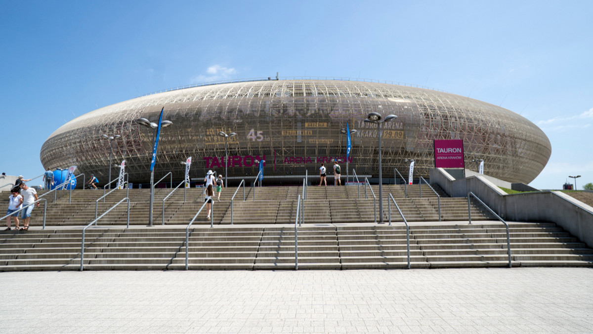 Tauron Arena Kraków to największa w Polsce wielofunkcyjna hala widowiskowo-sportowa, która mieści się w Krakowie, przy ul. Stanisława Lema 7, w południowo-zachodniej części Parku Lotników Polskich. Maksymalna pojemność obiektu to ponad 20 400 widzów, z kolei sama płyta areny mieści 9 300 osób. Trzy poziomy widowni są natomiast w stanie pomieścić 15 030 osób (1/4 miejsc to trybuny mobilne). Tauron Arena Kraków na co dzień gości imprezy sportowe, kulturalne, czy też religijne. Obiekt przystosowany jest również do organizowania imprez targowych, koncertów, przedstawień, kongresów, konferencji czy wydarzeń biznesowych. Tauron Arena została oddana do użytku 12 maja 2014 roku. Operatorem hali jest krakowska spółka komunalna Agencja Rozwoju Miasta S.A. 