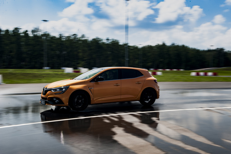 Toyota GT86 vs Renault Megane RS