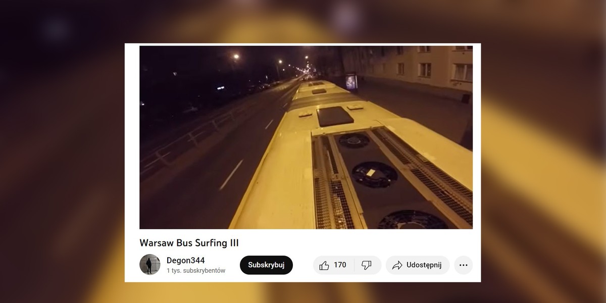 Na YouTube pojawiło się wideo, na którym widzimy mężczyznę przemierzającego ulice stolicy na dachu miejskiego autobusu. 