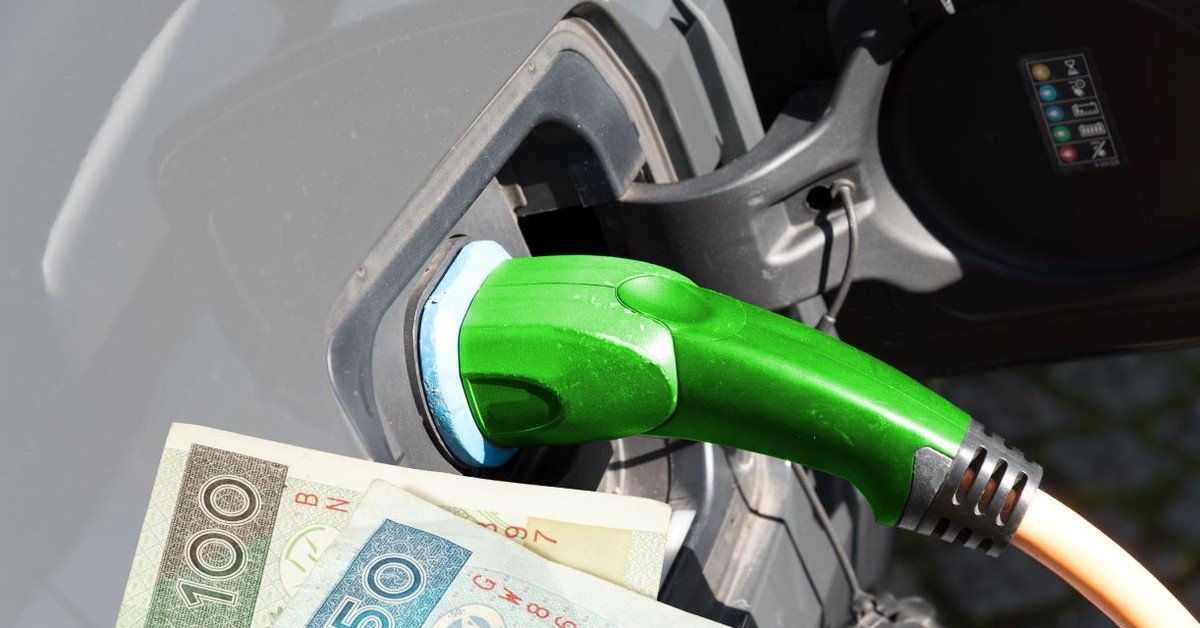 Koniec darmowej jazdy? Od 2028 r. podatek za każdy kilometr od elektryków