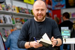 wraca kultowy bestseller polskiego autora. cykl z ekscentrycznym detektywem