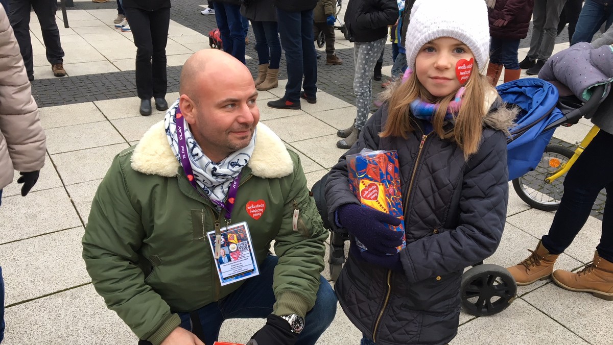 Od rana w całym kraju, w tym także we Wrocławiu trwa 26. Finał Wielkiej Orkiestry Świątecznej Pomocy. W stolicy Dolnego Śląska Orkiestrowe granie rozpoczęło się od biegu wokół Rynku. Główne atrakcje miały miejsce na placu Nowy Targ, gdzie odbywałt się koncerty, a o 20 rozbłysło światełko do nieba.