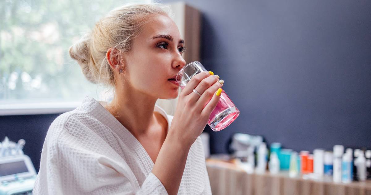 To najlepsza urodowa inwestycja! Ma obłędny wiśniowy smak, zagęszcza włosy, utwardza paznokcie