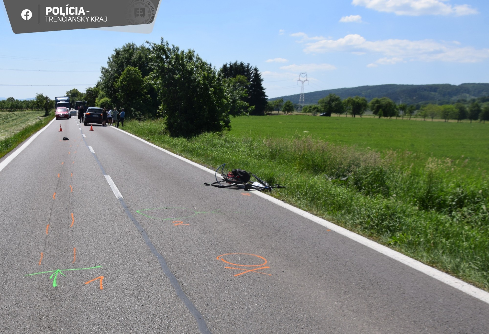 Cyklista spôsobil dopravnú nehodu medzi obcami Lednické Rovne a Horovce.