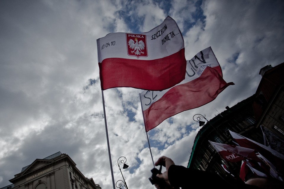 Zwolennicy PiS przed pałacem, fot. Maciej Stankiewicz