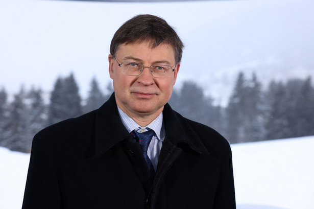 Valdis Dombrovskis, komisarz ds. handlu Unii Europejskiej (UE), po wywiadzie dla telewizji Bloomberg w dniu zamknięcia Światowego Forum Ekonomicznego (WEF) w Davos w Szwajcarii