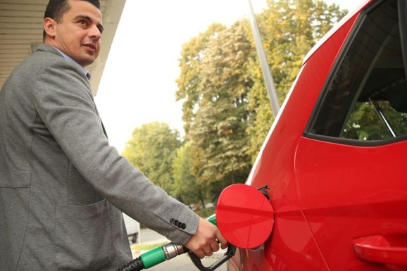 Vozači u komšiluku pred velikim promenama! Najavljene mere: Procurile i moguće nove cene goriva, štednja i planiranje postaju svakodnevnica