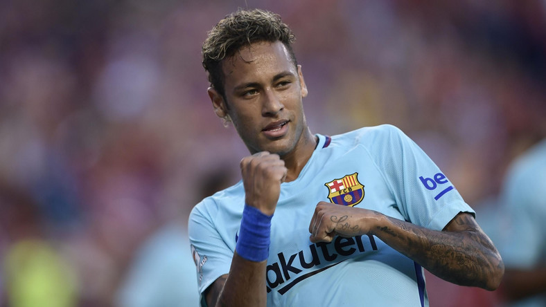Plotkom na temat Neymara nie ma końca. Powoli zaczynają się do nich odnosić piłkarze Paris Saint-Germain, do którego przymierzany jest gwiazdor Barcelony. - Oczywiście, że rozmawiamy o tym - przyznał Thiago Motta.