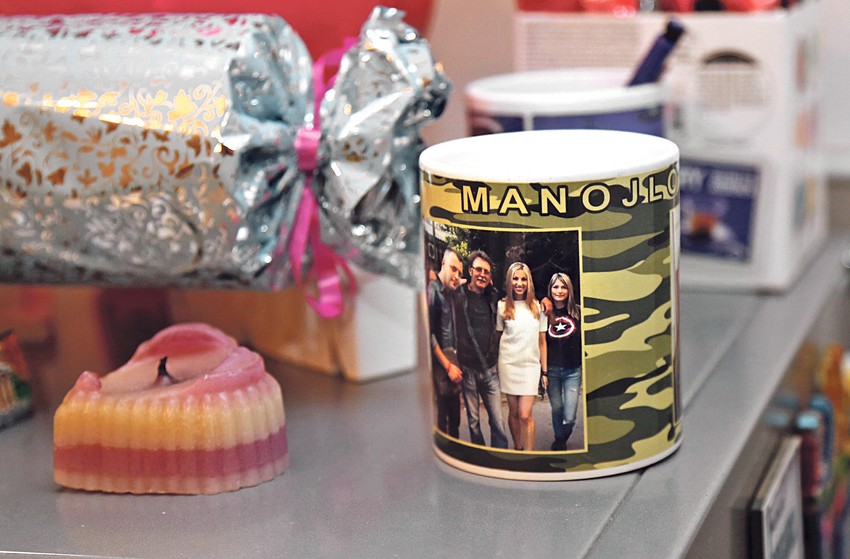 Rada Manojlović - dom u selu Četereže