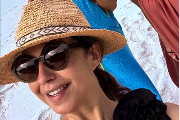 (FOTO) CRNA RUŽA NA RAMENU Nataša Ninković u kupaćem kostimu na egzotičnoj destinaciji, a sa njom i najlepša Srpkinja - PRAVI RAJ