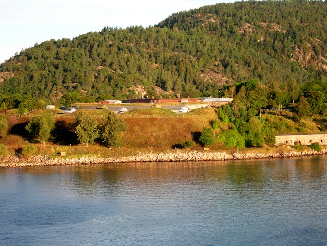 8. miejsce: Oscarsborg – twierdza w Norwegii, leżąca na dwóch wyspach Kahlomen, północnej i południowej. Wybudowana w latach 1846-1856, nazwana na cześć króla Szwecji i Norwegii Oskara I, który odwiedził twierdzę w 1855 roku.