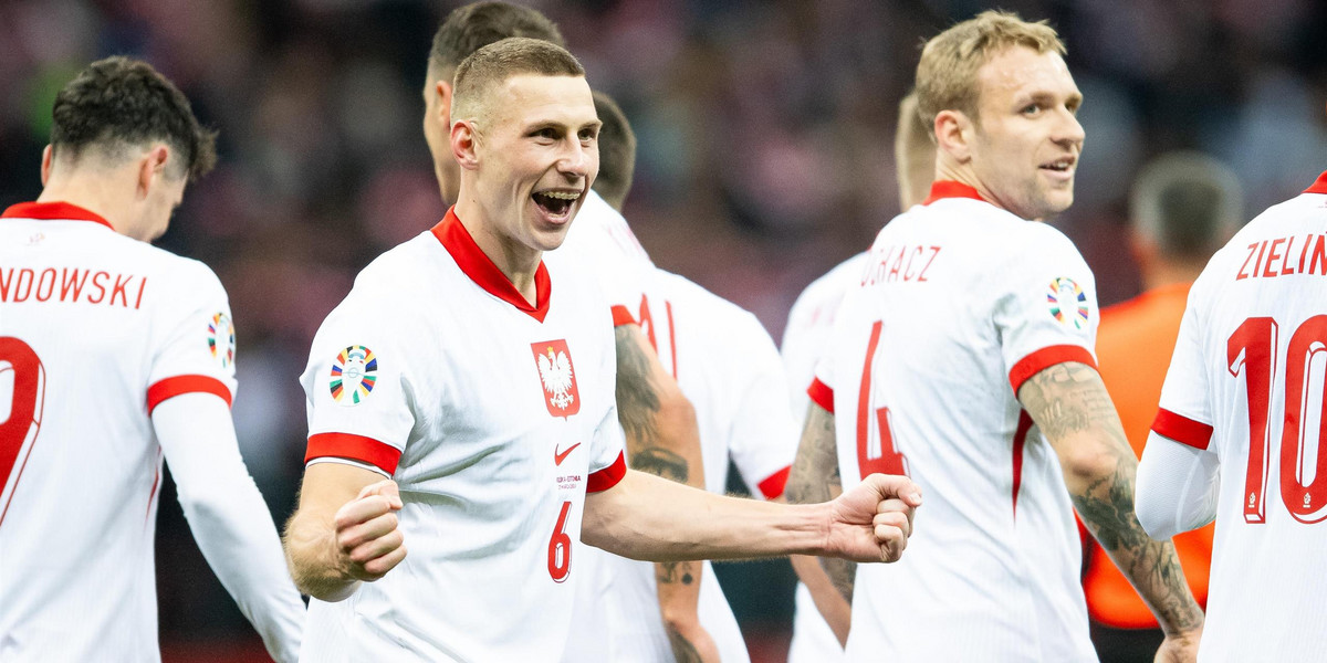 Radość Polaków po golu w meczu przeciwko Estonii