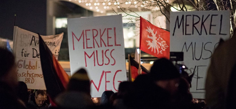 "Zamknąć granice". Demonstracje zwolenników i przeciwników polityki migracyjnej Merkel